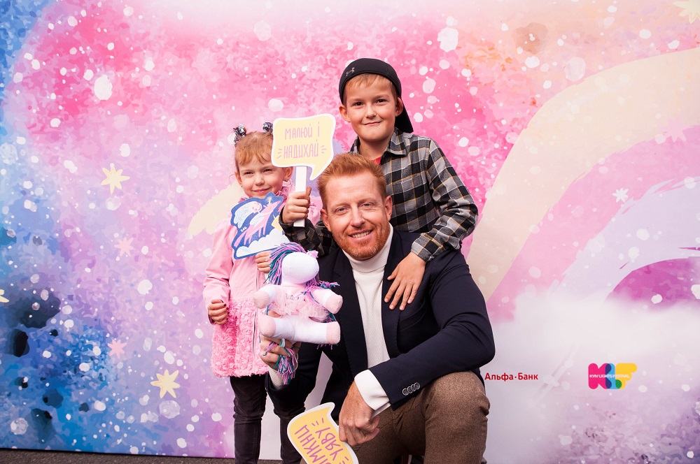 Сенічкін, Хамайко, Лобода, Сараула, Гріцфельдт першими побачили, як у Всесвіт полетіли дитячі малюнки